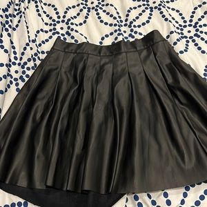 Faux leather short skirt